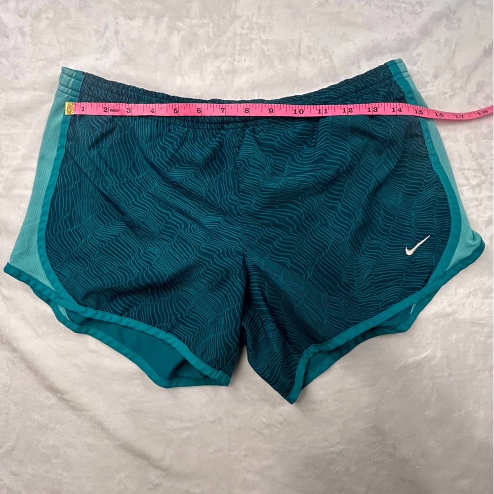 Girls Nike Shorts in Size L